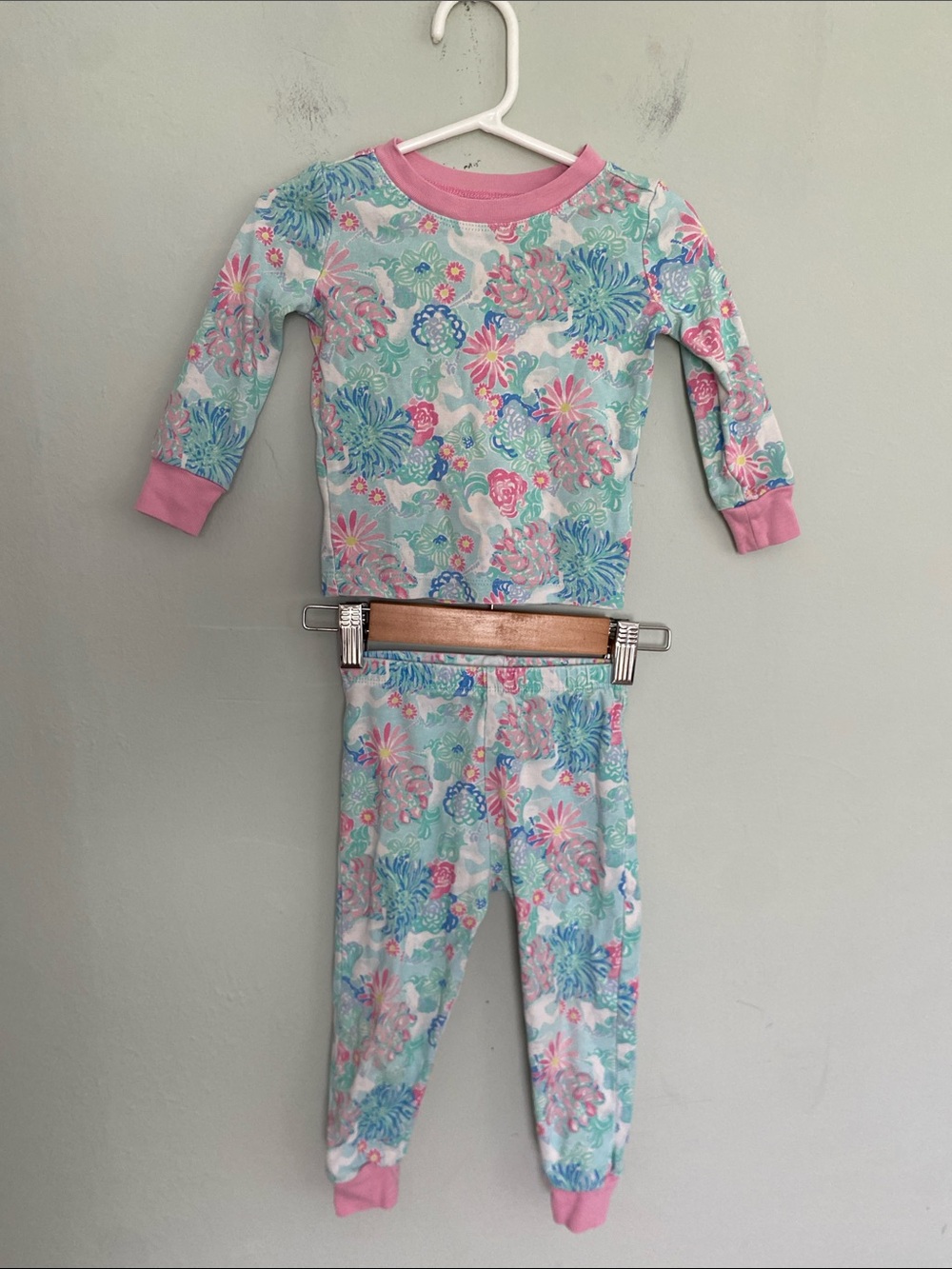 Lilly Pulitzer Girl’s floral & unicorn long sleeve Pajama’s Size 2T